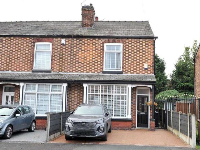 Cottage for sale in Lower Irlam, Salford