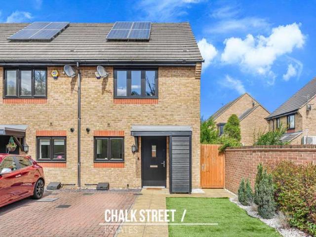 Cottage for sale in Elm Park, Greater London
