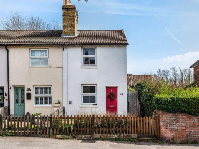 Cottage for sale in The Butts, Kent