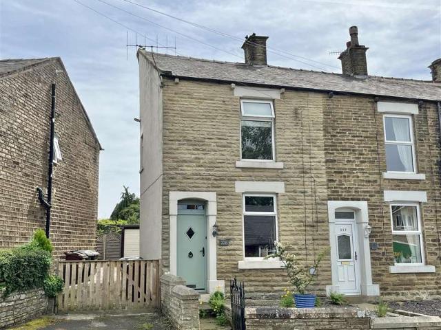 Cottage for sale in Charlesworth, East Midlands