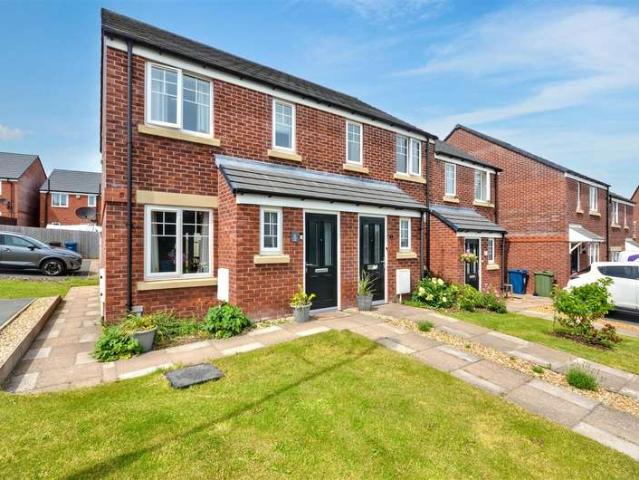 Cottage for sale in Stone, Baswich