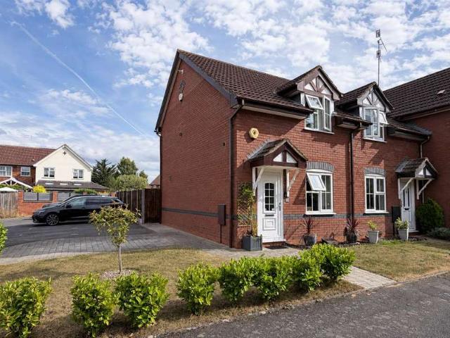 Cottage for sale in Woodloes Park, Warwick