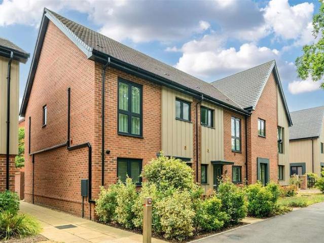 Cottage for sale in Buckler's Park, Crowthorne