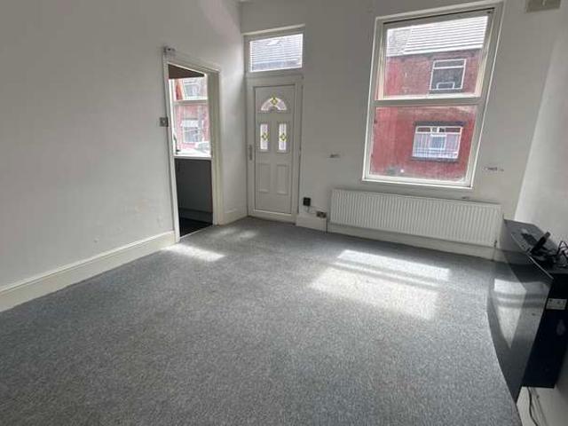 Cottage for rent in East End Park, West Yorkshire