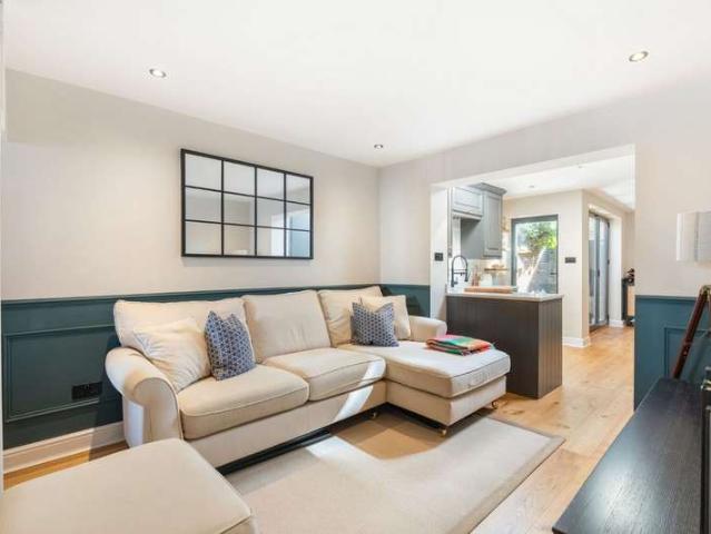 Cottage for sale in North Sheen, Greater London