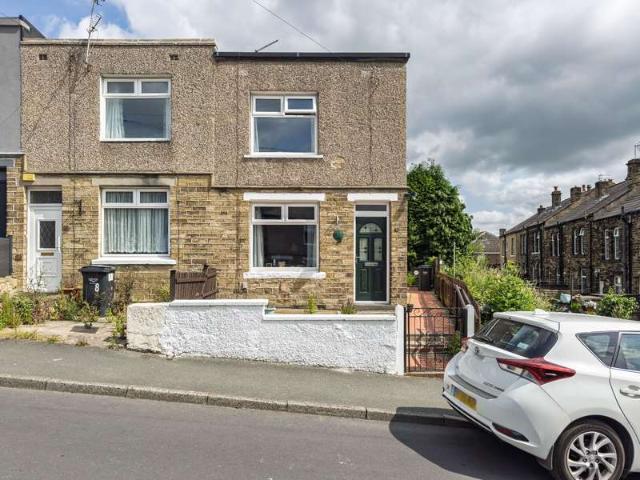 Terraced House for sale in Rastrick, Field Lane