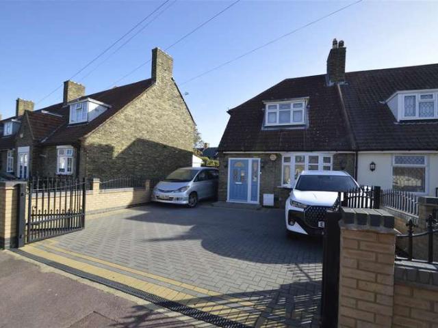 Cottage for sale in London Borough of Barking and Dagenham, Greater London