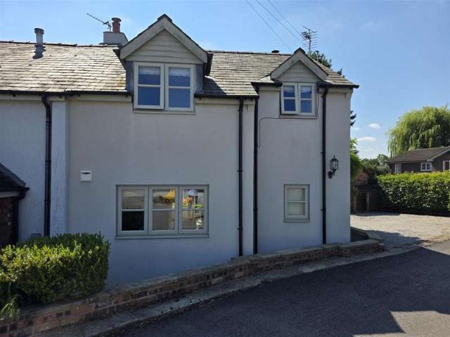 Cottage for rent in Daisy Hill, Lee Bank