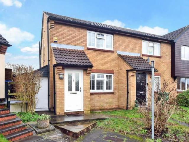 Terraced House for sale in Chessington, Chessington