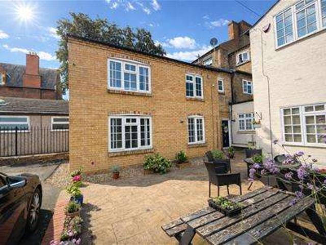 Cottage for sale in New Bilton