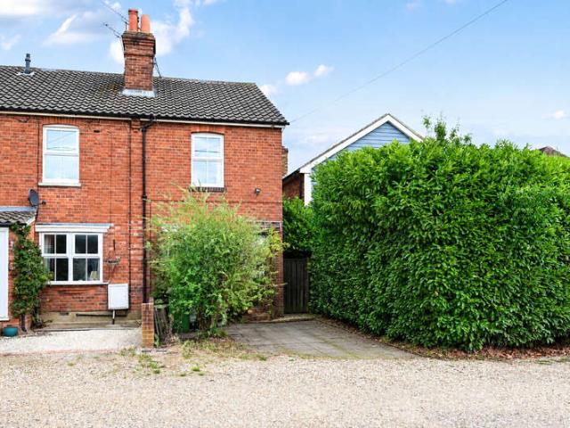 Cottage for sale in College Town, Sandhurst