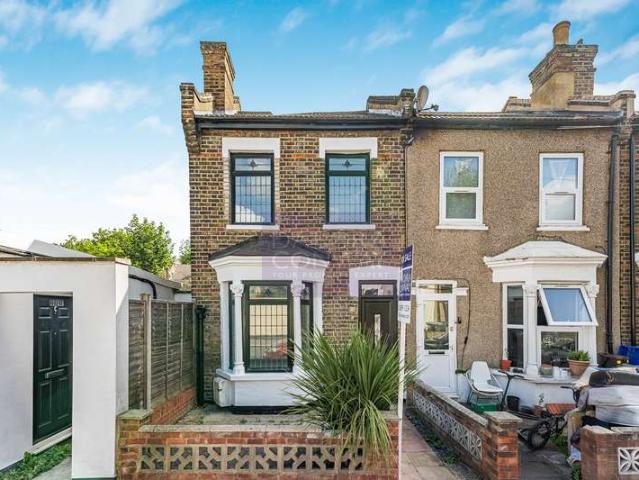 Cottage for sale in Leytonstone, Greater London