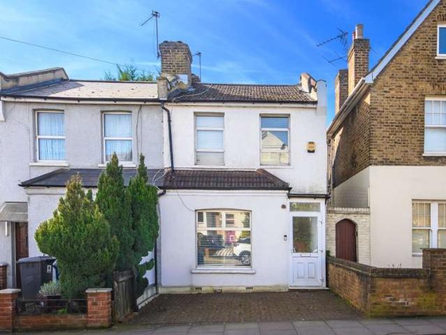 Cottage for sale in Finchley, Greater London