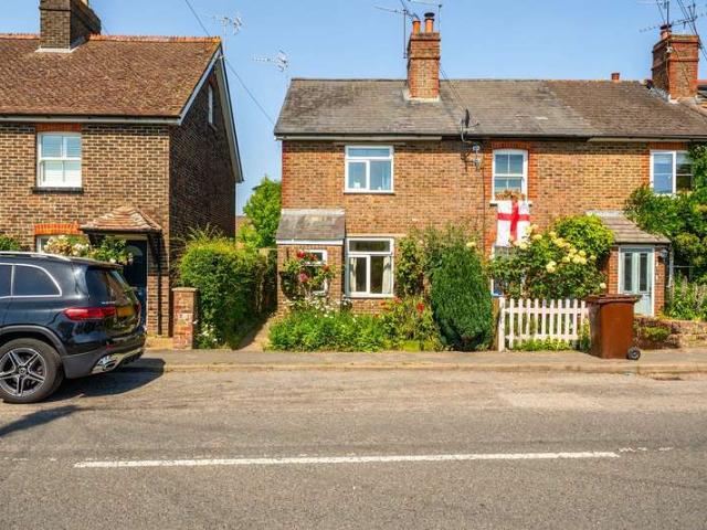 Cottage for sale in Hillview, Surrey