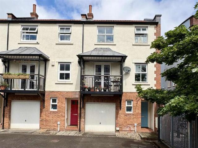 Cottage for sale in Stokes Croft, Feckenham