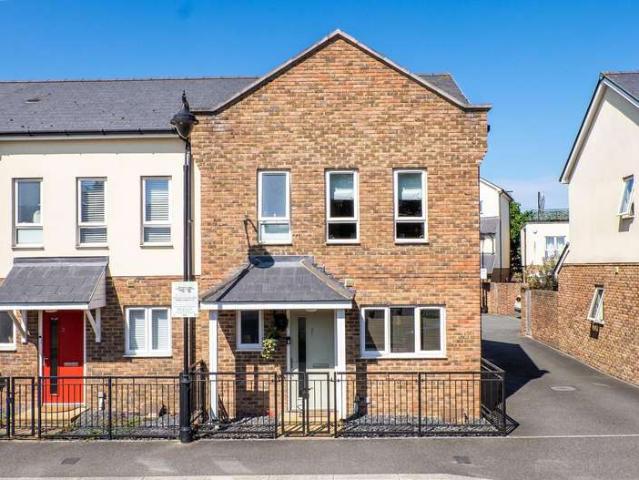 Cottage for sale in Swanscombe and Greenhithe, Monks Orchard