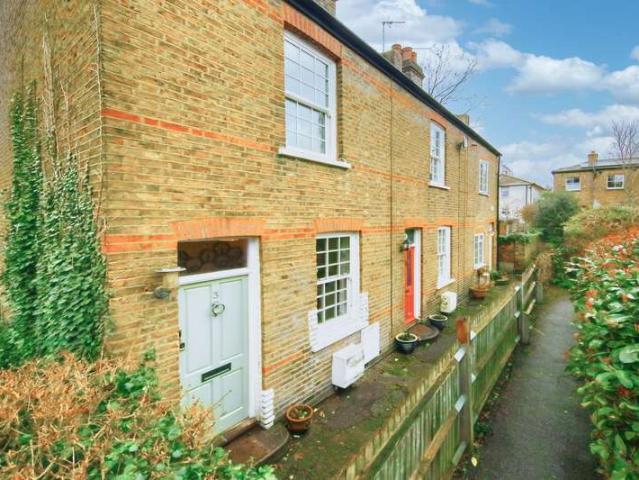 Cottage for sale in Hampton Wick, Greater London