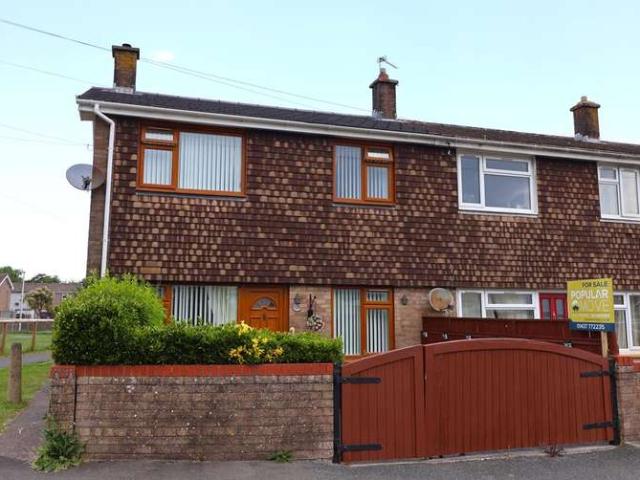 Cottage for sale in Pembroke Dock, Wales