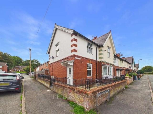 Cottage for sale in Mold