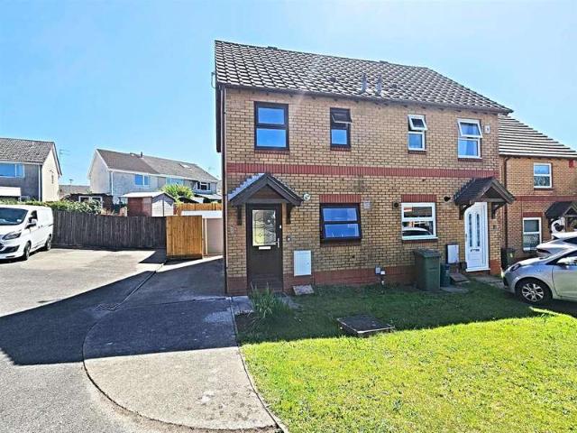 Terraced House for rent in Pontypridd, Llantrisant