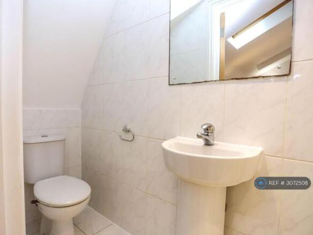 Cottage for rent in Chiswick, Greater London