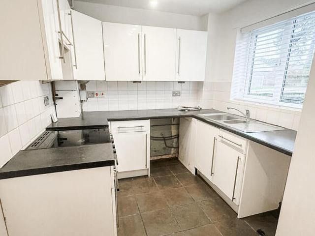 Cottage for rent in Creekmoor, Poole