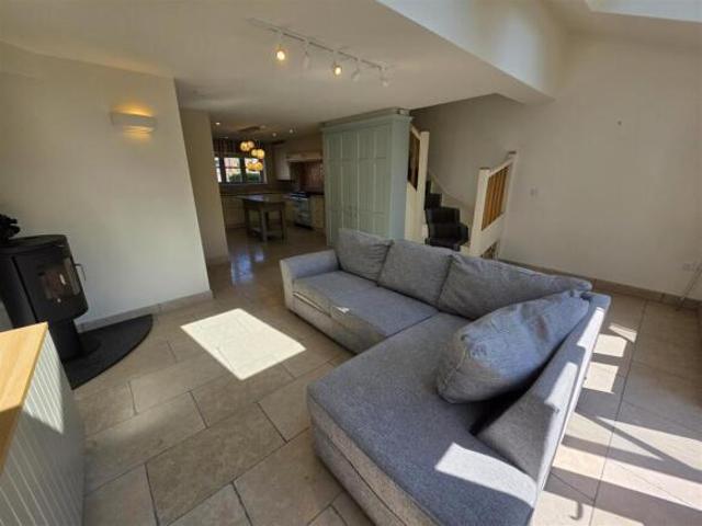 Cottage for rent in Daisy Hill, Lee Bank