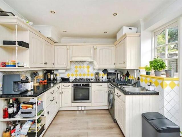 Cottage for rent in Eltham, Greater London