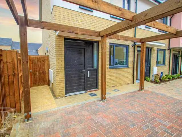 House for rent in Mile End, Fordham Heath