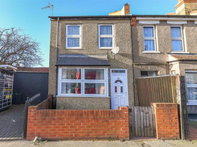 Terraced House for rent in Walthamstow