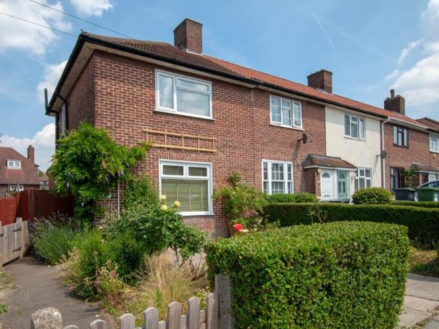 Terraced House for rent in Bromley