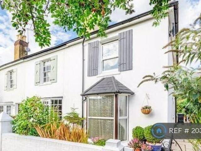 House for rent in Pachesham Park, Surrey