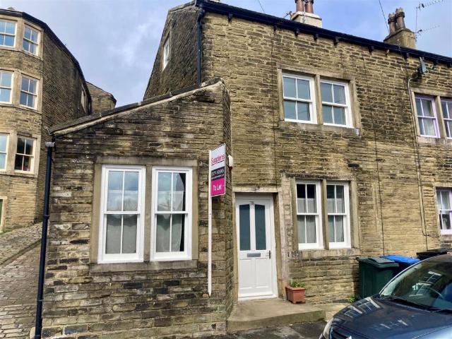 Terraced House for rent in Thornton