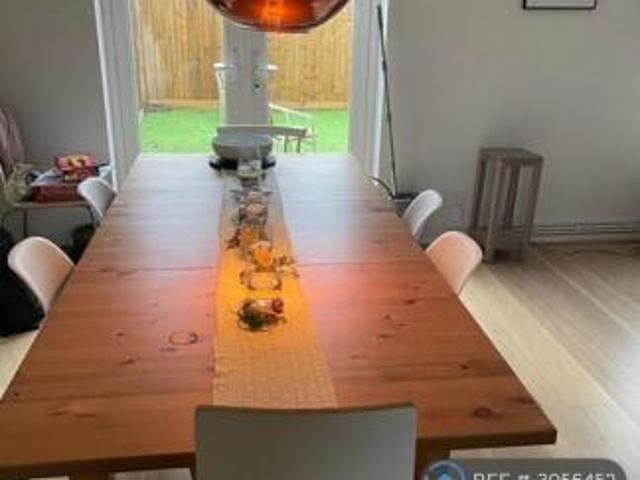 Cottage for rent in Cat Hill, England