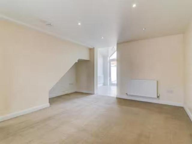 House for rent in Green Close, Warwickshire