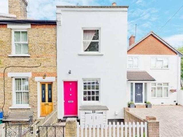 House for rent in Surrey, England