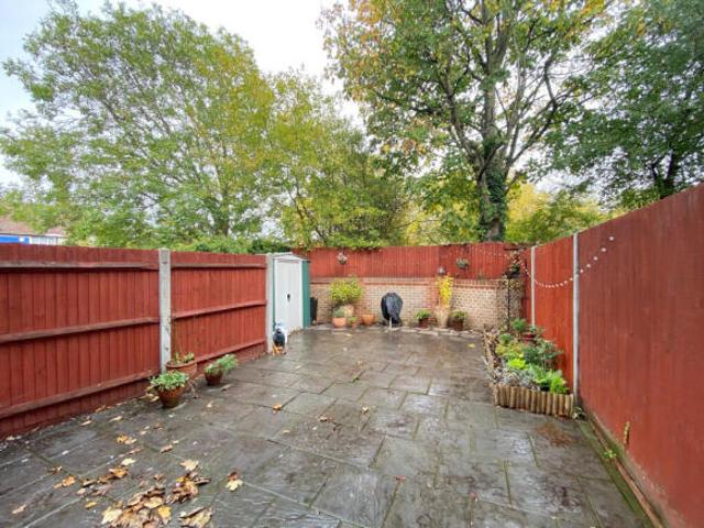 Cottage for rent in Orpington, Greater London