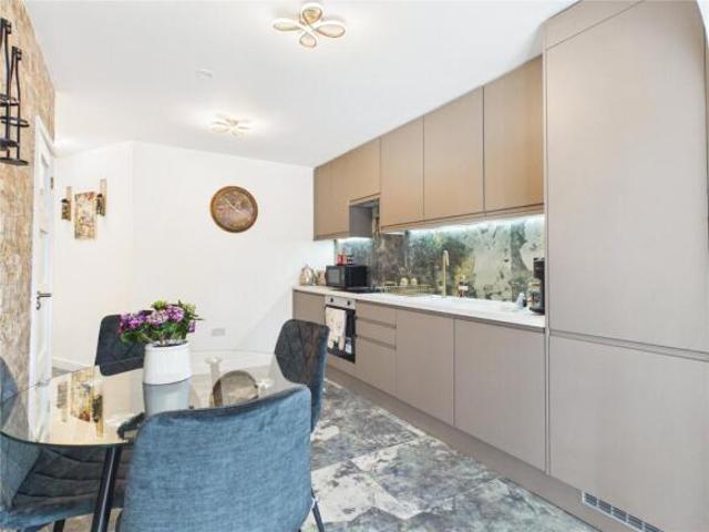 Cottage for rent in London Borough of Merton, Mitcham