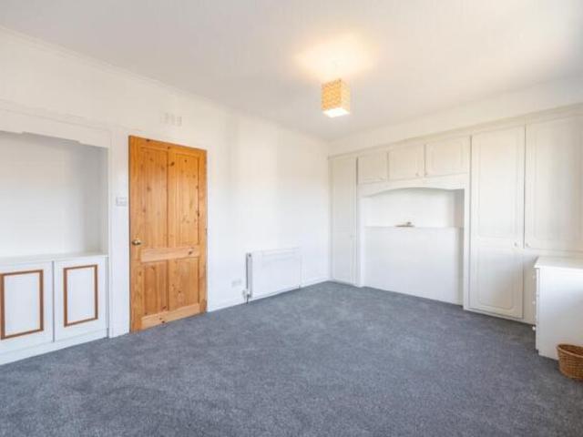 Cottage for rent in Scotstounhill, Glasgow