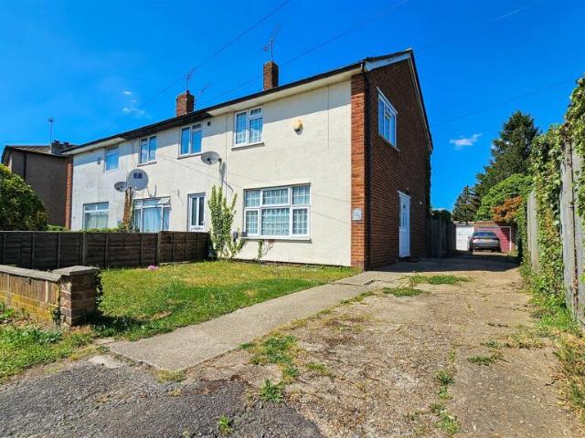 Terraced House for rent in Harlington