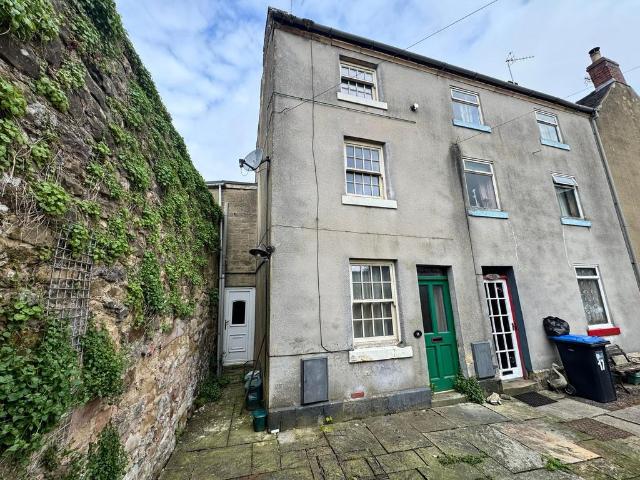House for sale in Froggatt, East Midlands