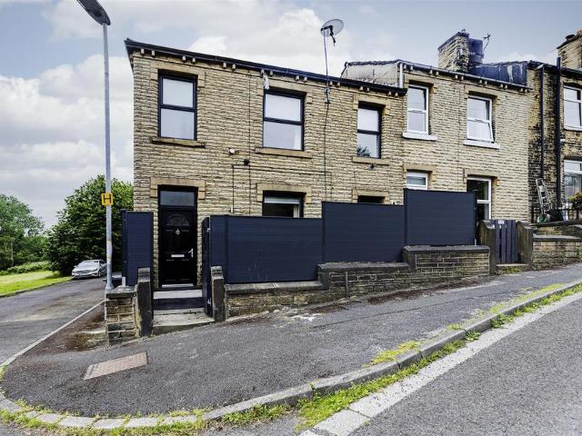 House for sale in Huddersfield, West Yorkshire