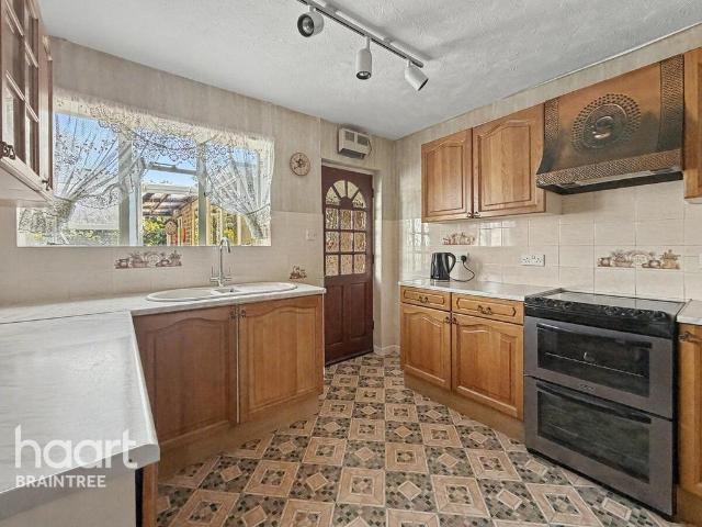 House for sale in Chipping Hill, Essex