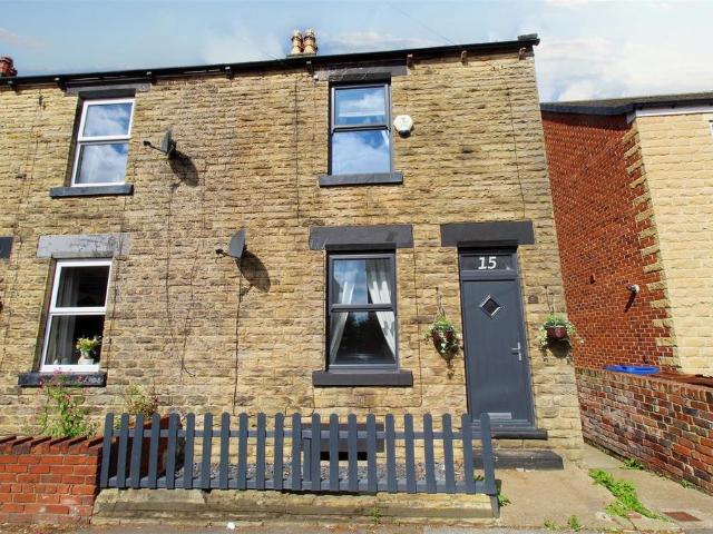 House for sale in Mapplewell, South Yorkshire
