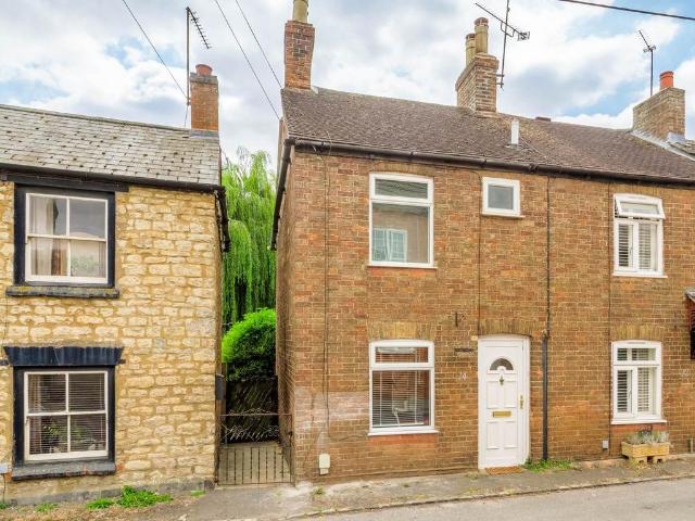 House for sale in Deanshanger
