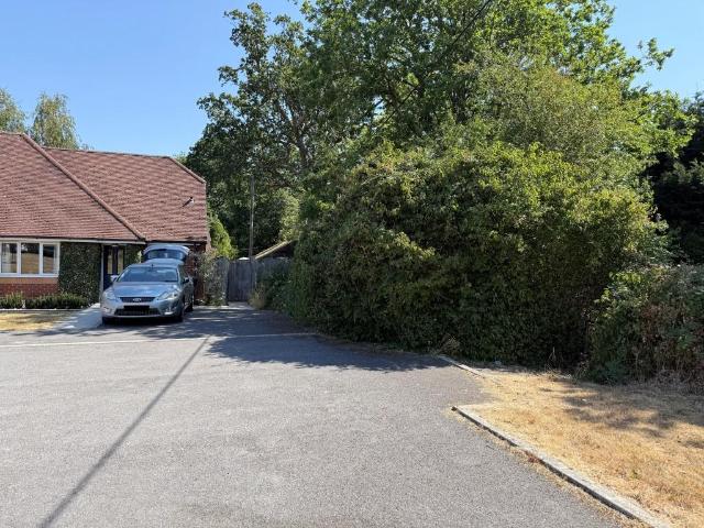 House for sale in Hurtmore, Westborough
