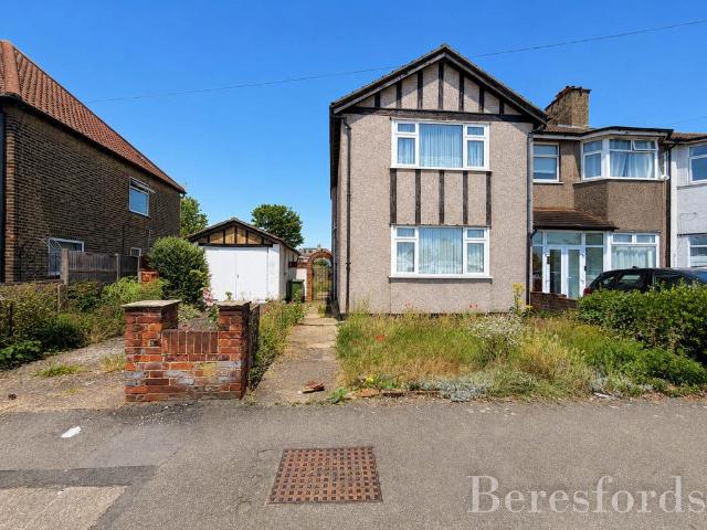 House for sale in Rush Green, Greater London