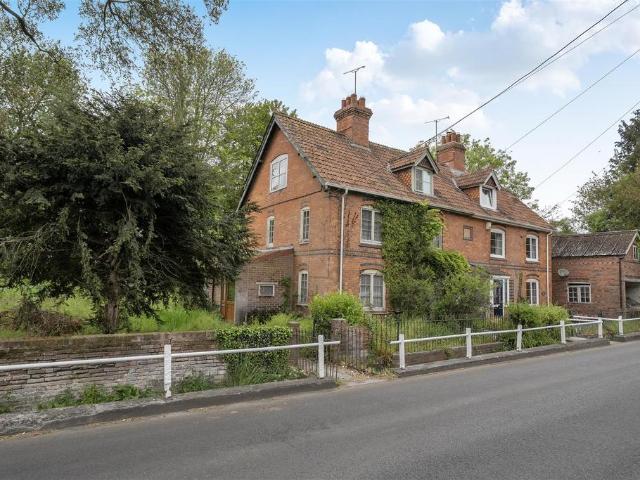 House for sale in Easterton