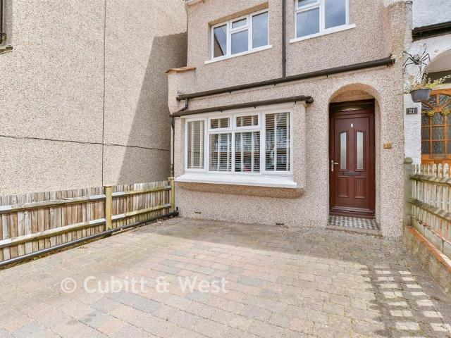 House for sale in London Borough of Croydon, Purley
