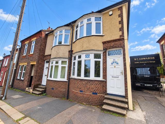 House for sale in Park Town, Luton